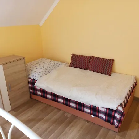 Napsugar Apartmanhaz منزل للإقامة