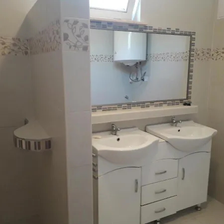 Napsugar Apartmanhaz *