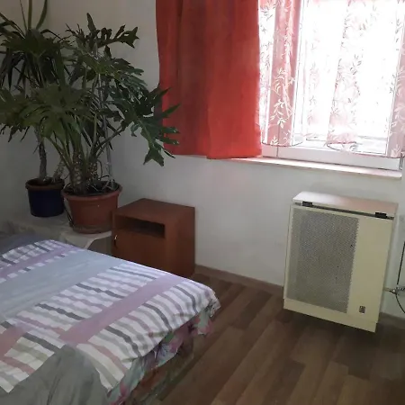 Napsugar Apartmanhaz منزل للإقامة *