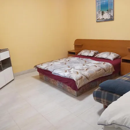 Napsugar Apartmanhaz *