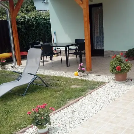 Napsugar Apartmanhaz منزل للإقامة بالاتوليلّي