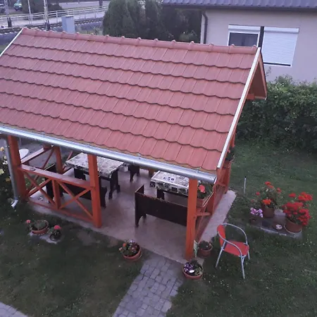 Napsugar Apartmanhaz منزل للإقامة