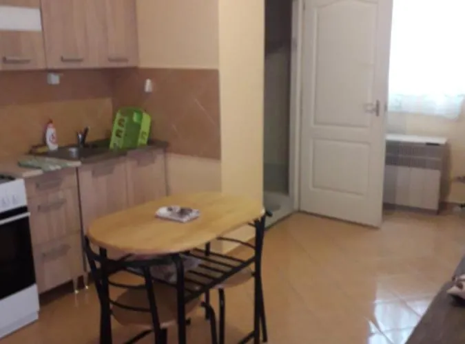 Gazde/Camere de închiriat Napsugar Apartmanhaz