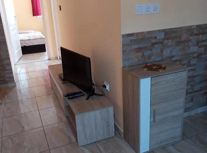 Gazde/Camere de închiriat Napsugar Apartmanhaz