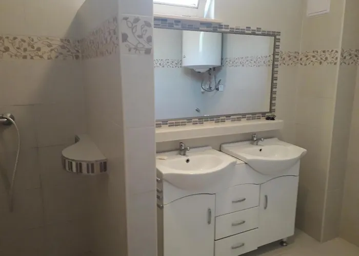 Napsugar Apartmanhaz *