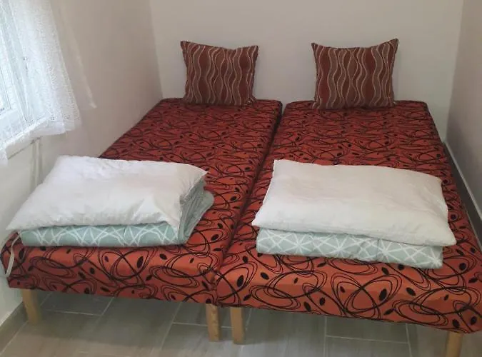 Gazde/Camere de închiriat Napsugar Apartmanhaz