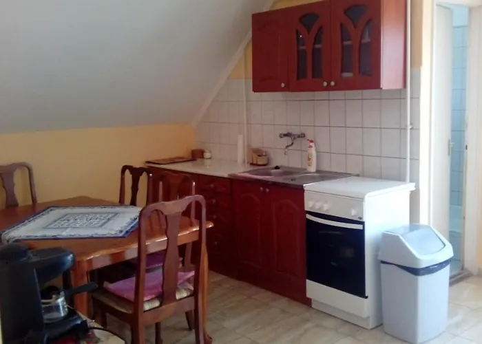 Gazde/Camere de închiriat Napsugar Apartmanhaz *