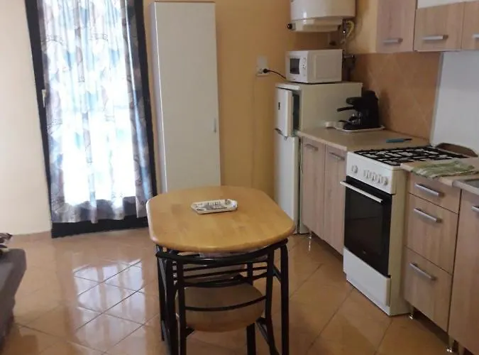 Gazde/Camere de închiriat Napsugar Apartmanhaz Balatonlelle