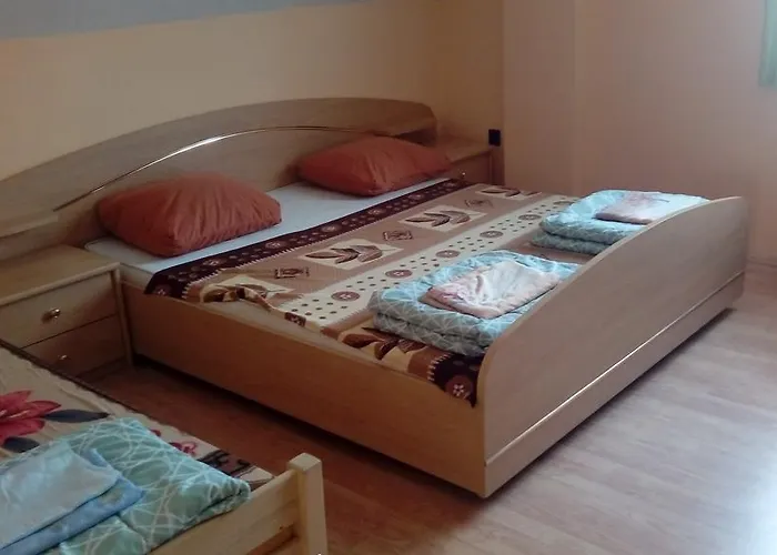 Gazde/Camere de închiriat Napsugar Apartmanhaz Balatonlelle